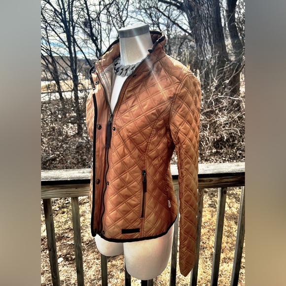 😍SOLD😍Quilted Jacket - Picture 3 of 5